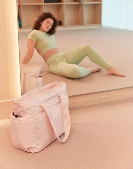 Quadra Movement Oversized Tote